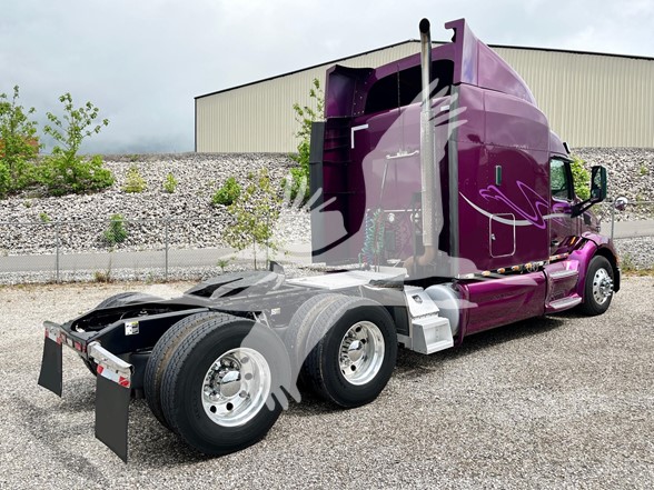 2019 PETERBILT 579 - image 2 of 6