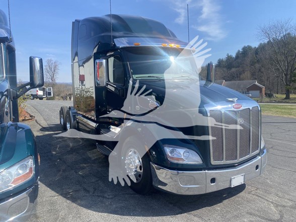 2020 PETERBILT 579 - image 2 of 6