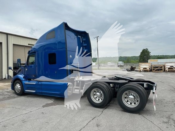 2023 PETERBILT 579 - image 2 of 6