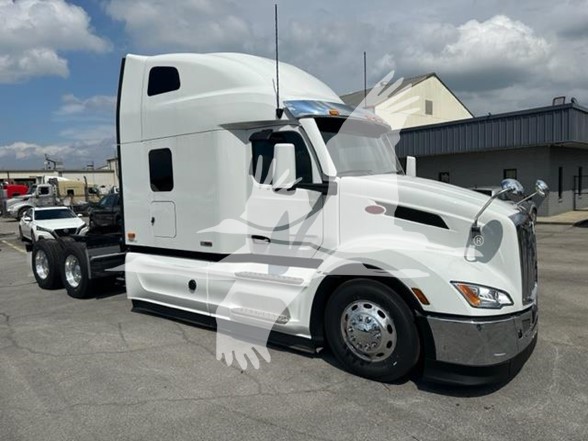 2024 PETERBILT 579 - image 2 of 5