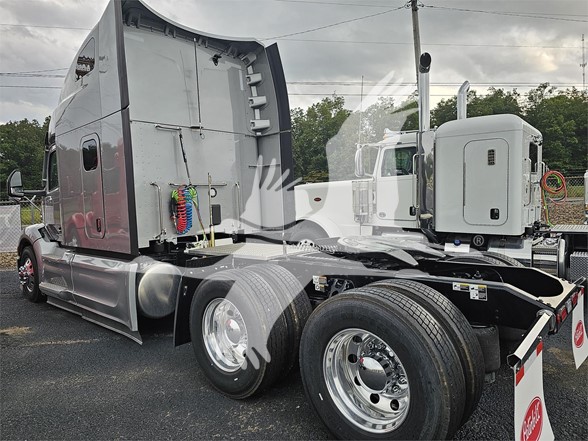 2024 PETERBILT 579 - image 4 of 6