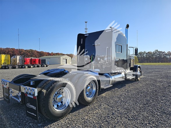 2024 PETERBILT 389 - image 3 of 6