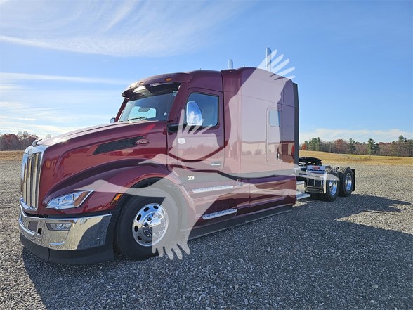 2024 PETERBILT 579 - image 2 of 6