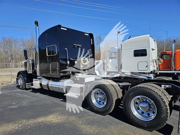 2024 PETERBILT 389 - image 3 of 6