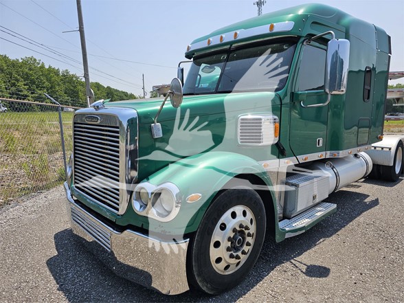 2015 FREIGHTLINER CORONADO 132 - image 1 of 6