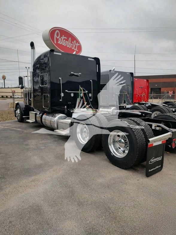 2024 PETERBILT 389 - image 4 of 5