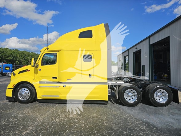 2024 PETERBILT 579 - image 3 of 6