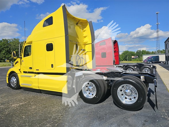 2024 PETERBILT 579 - image 4 of 6