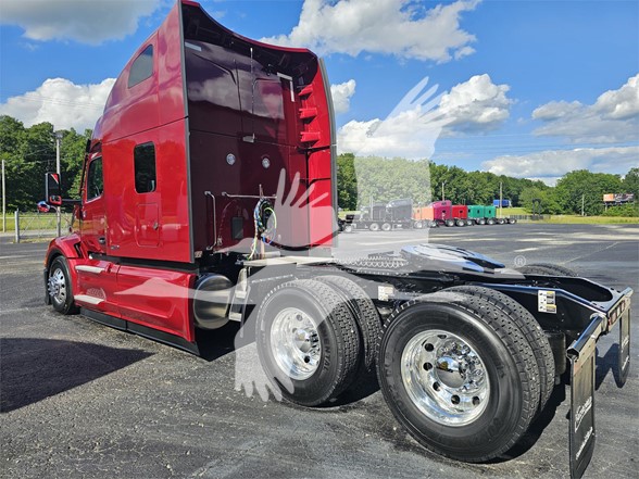 2024 PETERBILT 579 - image 3 of 6