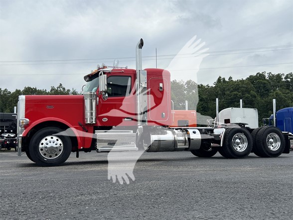 2025 PETERBILT 589 - image 2 of 6