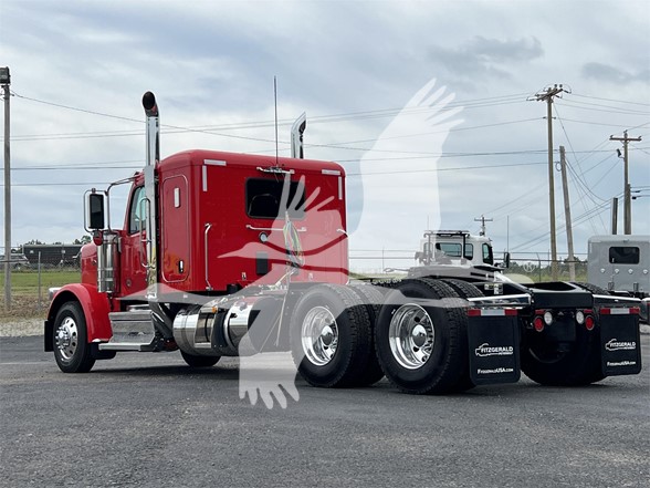 2025 PETERBILT 589 - image 3 of 6