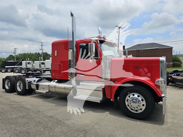 2025 PETERBILT 589 - image 2 of 6