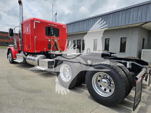 2025 PETERBILT 589 - image 3 of 6