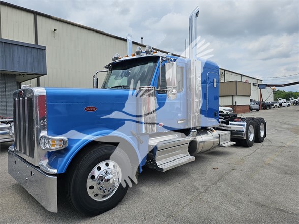 2025 PETERBILT 589 - image 2 of 6