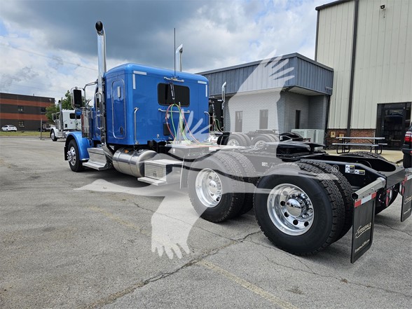 2025 PETERBILT 589 - image 3 of 6