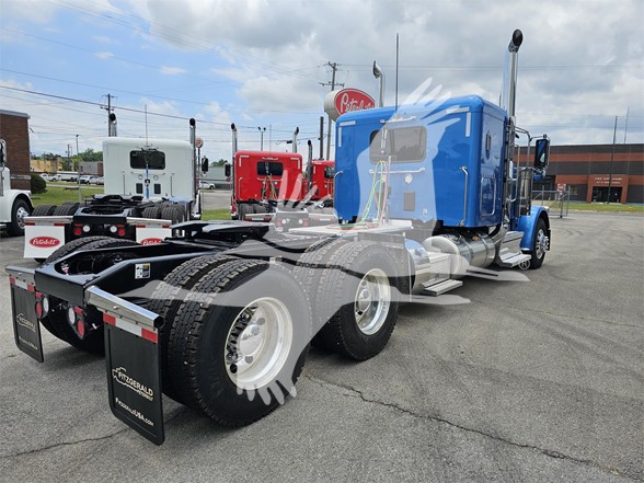 2025 PETERBILT 589 - image 4 of 6