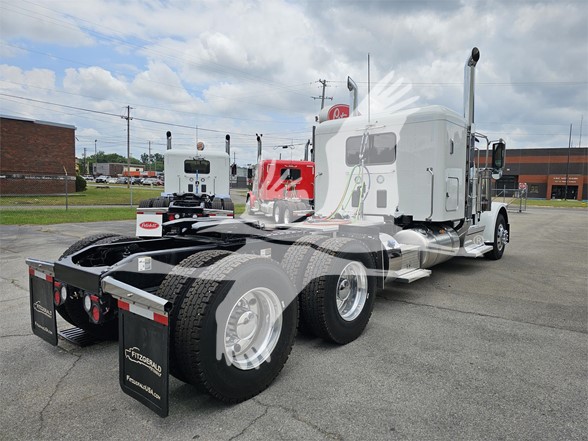 2025 PETERBILT 589 - image 4 of 6