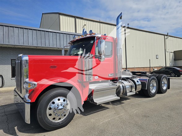 2025 PETERBILT 589 - image 2 of 6