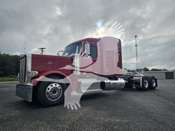 2025 PETERBILT 589 - image 1 of 6