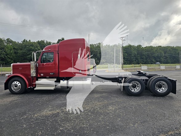 2025 PETERBILT 589 - image 3 of 6