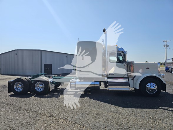 2025 PETERBILT 589 - image 3 of 6