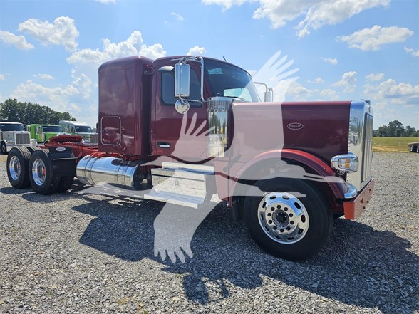 2025 PETERBILT 589 - image 2 of 6