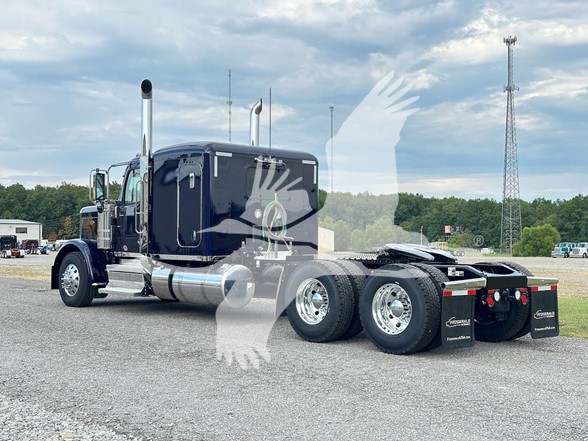 2025 PETERBILT 589 - image 3 of 6