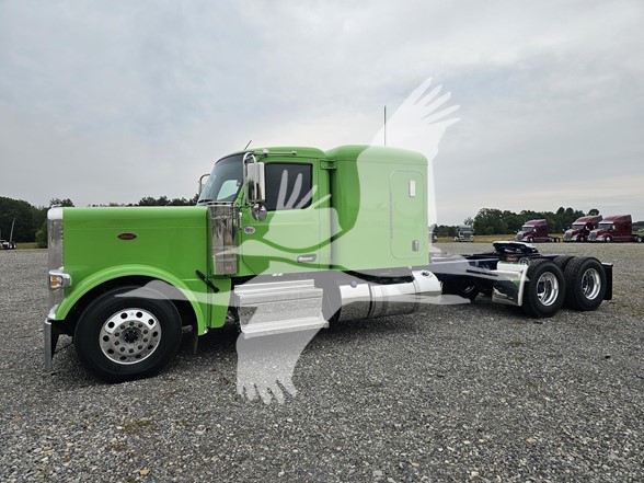 2025 PETERBILT 589 - image 1 of 6