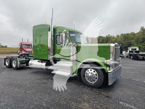 2025 PETERBILT 589 - image 2 of 6