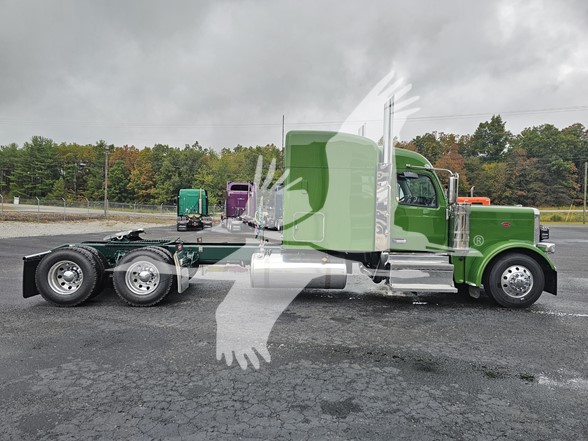 2025 PETERBILT 589 - image 3 of 6