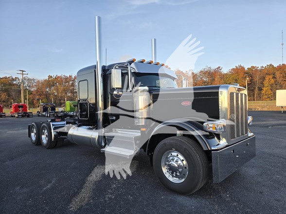 2025 PETERBILT 589 - image 2 of 6