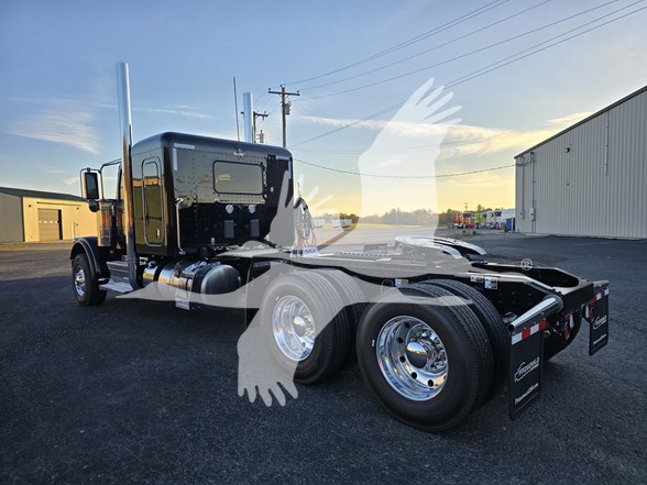 2025 PETERBILT 589 - image 3 of 6