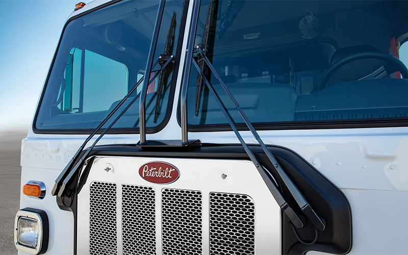 Peterbilt 520 - image 2 of 6