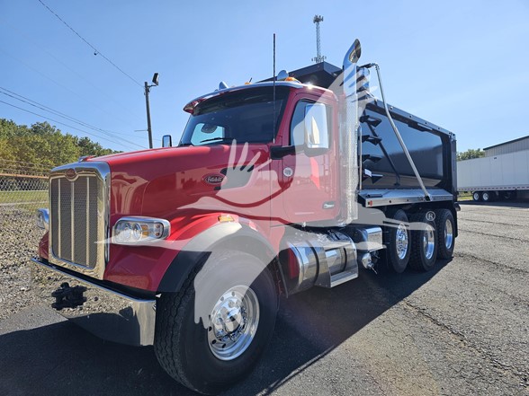 2025 PETERBILT 567 - image 1 of 6