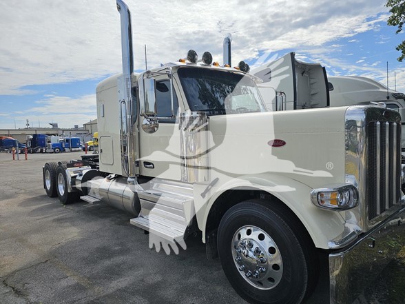 2025 PETERBILT 589 - image 1 of 6