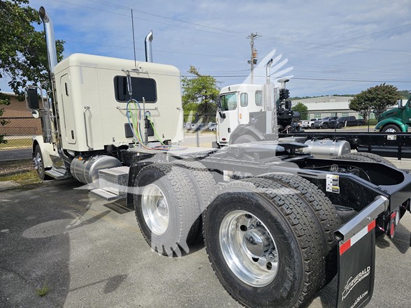 2025 PETERBILT 589 - image 3 of 6