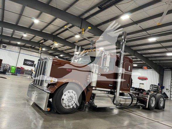 2025 PETERBILT 589 - image 2 of 6