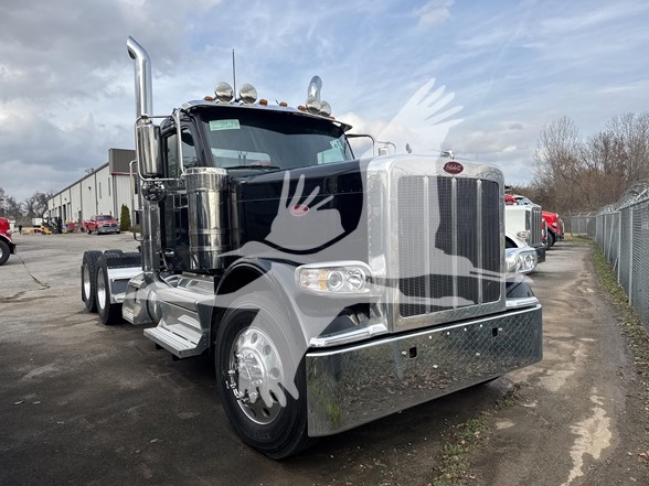 2025 PETERBILT 589 - image 1 of 6