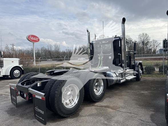 2025 PETERBILT 589 - image 3 of 6