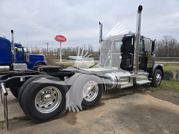 2025 PETERBILT 589 - image 2 of 3