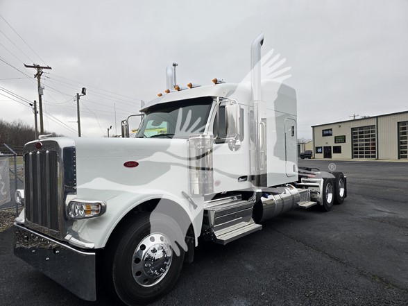 2025 PETERBILT 589 - image 1 of 6