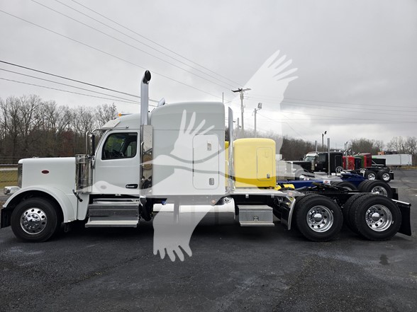 2025 PETERBILT 589 - image 2 of 6